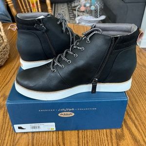 Doctor Scholl Womens Booties